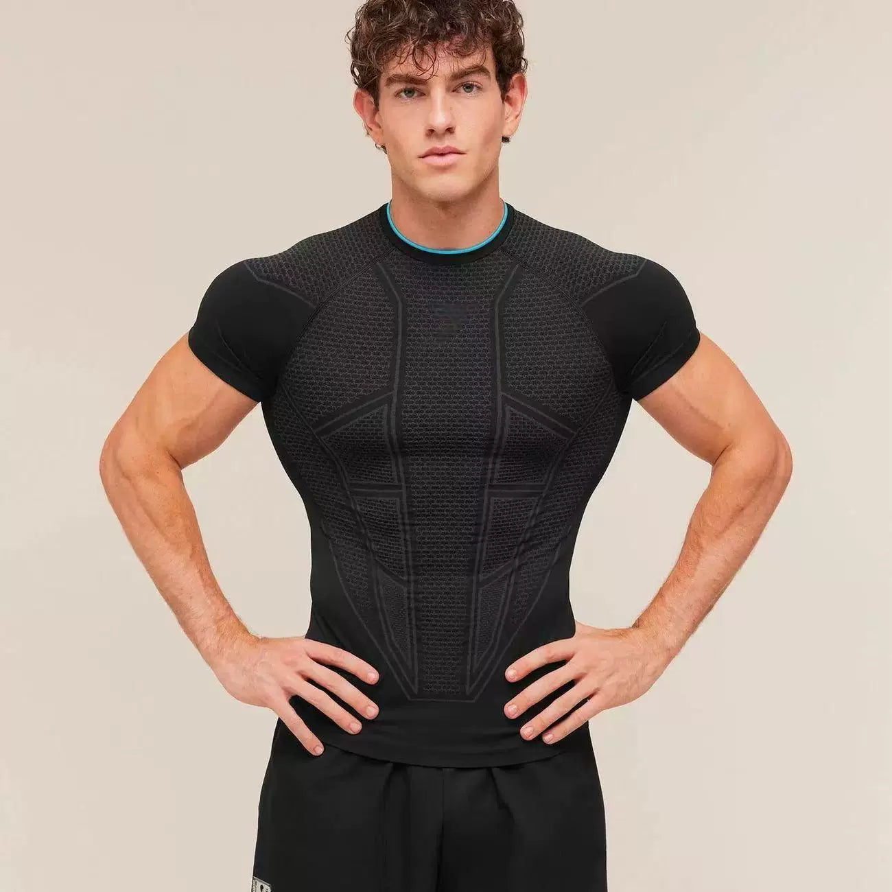 Essential Engineered Panel Seamless Training Short Sleeve – Jet Black